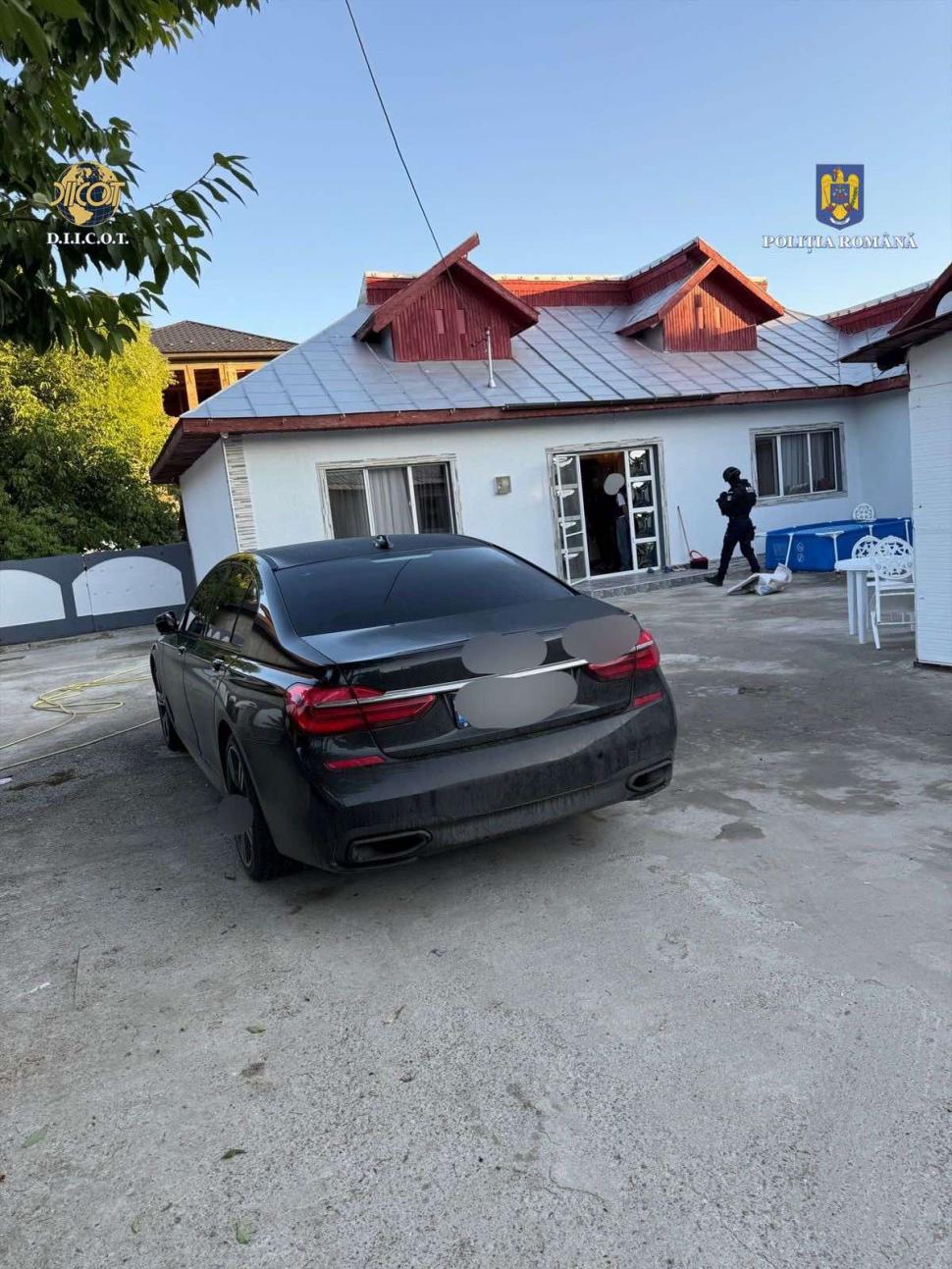 Mascaţii au intrat peste cămătari, în „palatele” din Slobozia și Bărbulești. Mașini de lux cumpărate din banii din camătă 988087