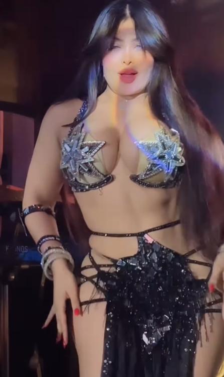 O dansatoare din buric a fost arestată în Egipt pentru că are postări prea „provocatoare” pe Instagram 988157