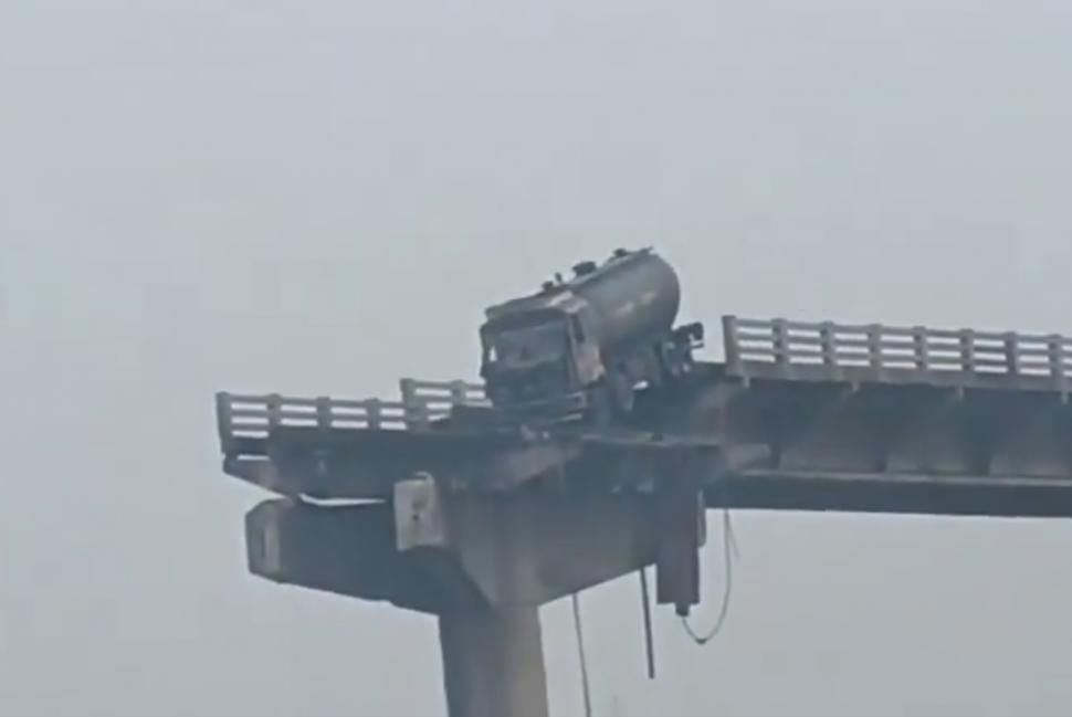 Tragedie în India: un pod rutier vechi de 40 de ani s-a prăbușit sub trafic. Cel puțin 15 morți și mai mulți dispăruți 988386