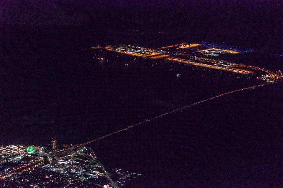 Aeroportul internațional care nu a pierdut niciodată bagaje, considerat „o minune a ingineriei”, se scufundă în ocean 988859