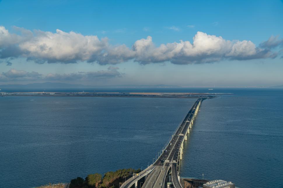 Aeroportul internațional care nu a pierdut niciodată bagaje, considerat „o minune a ingineriei”, se scufundă în ocean 988860