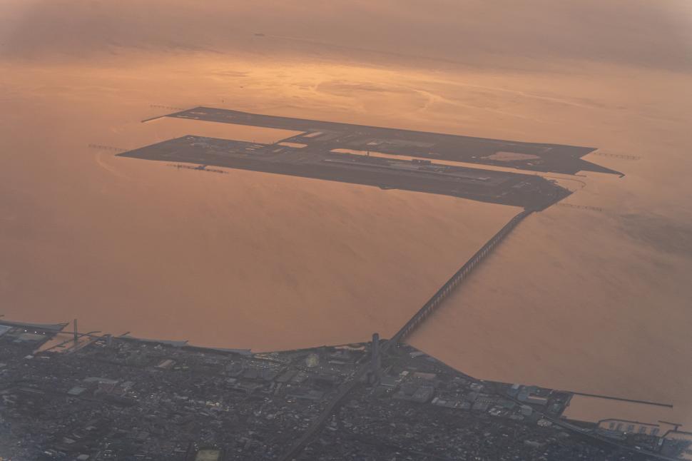 Aeroportul internațional care nu a pierdut niciodată bagaje, considerat „o minune a ingineriei”, se scufundă în ocean 988863