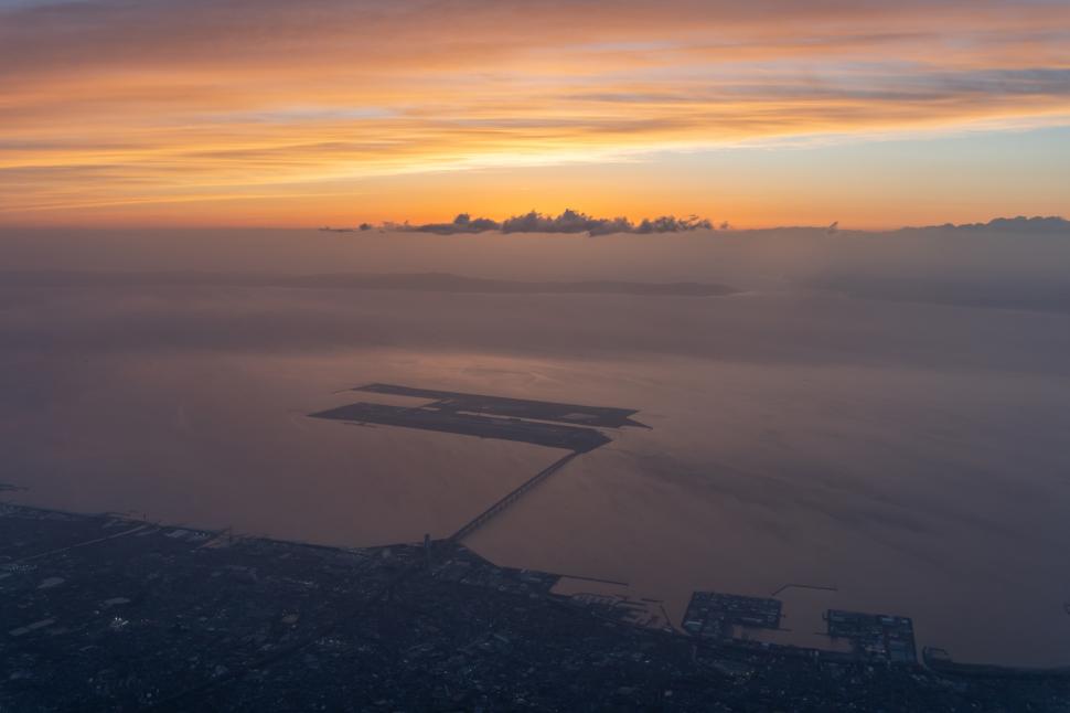 Aeroportul internațional care nu a pierdut niciodată bagaje, considerat „o minune a ingineriei”, se scufundă în ocean 988864