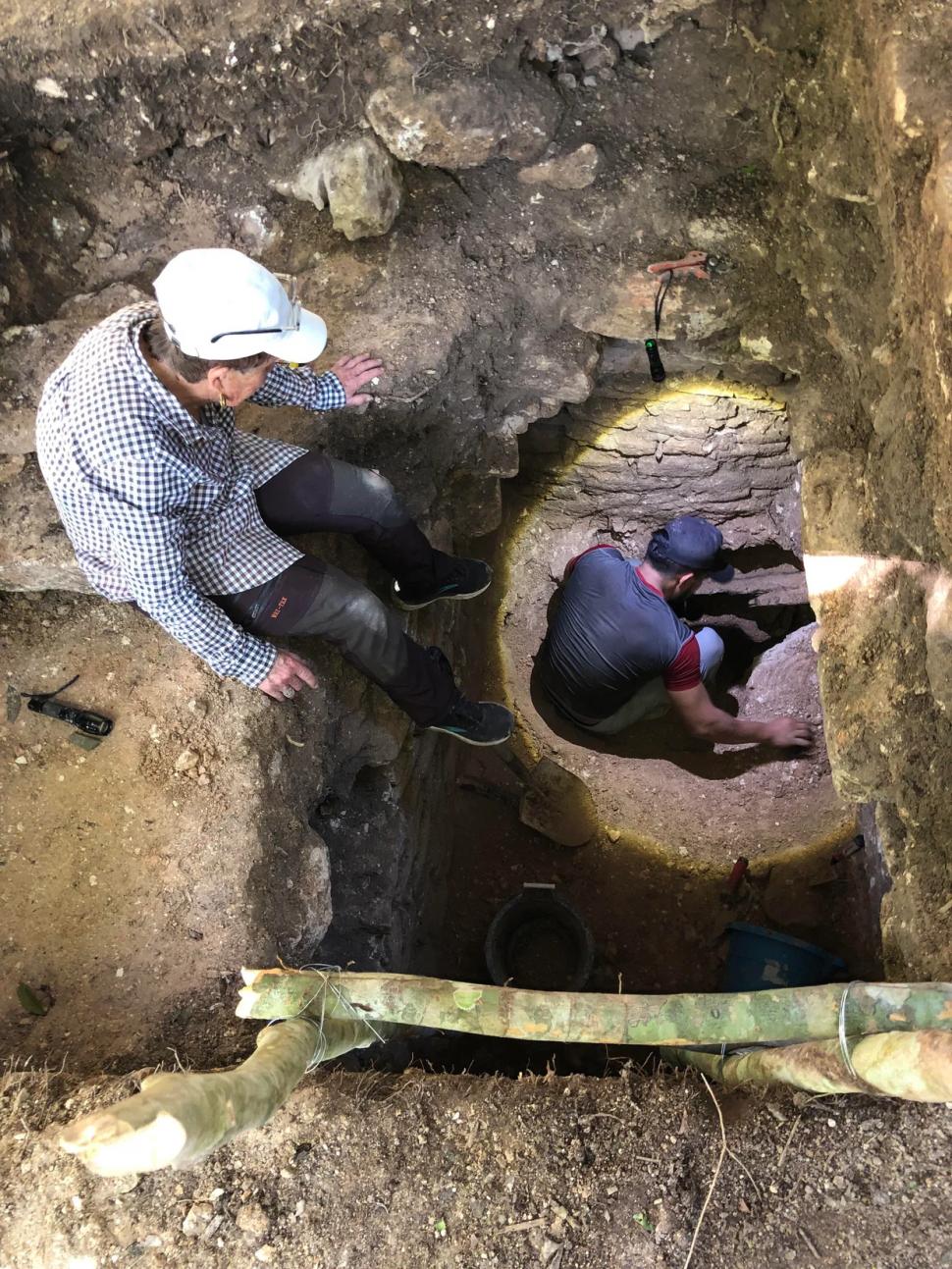 Descoperire arheologică valoroasă: Mormântul primului rege al unui oraș Maya, plin cu artefacte antice, a fost găsit în Belize 988538