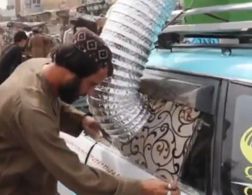 Imagini hilare cu taxiurile cu burlane din Afganistan. Șoferii improvizează aer condiționat: "E mai bun decât cel din fabrică" 988972