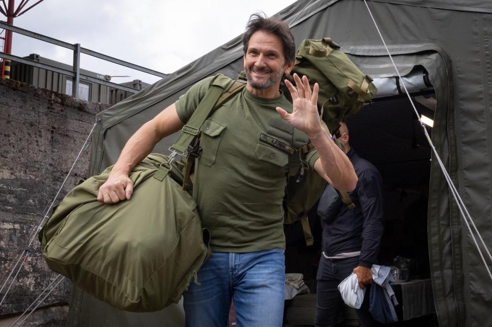 În Slovacia, președintele țării și ministrul apărării s-au dezbrăcat de costume și au început pregătirea militară: Nu e un reality show 988479