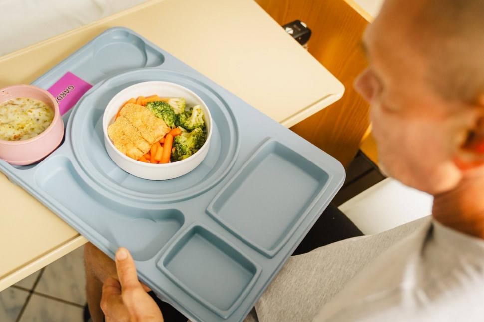 Ministrul Sănătății merge deja în spitale și gustă mâncarea pentru pacienți, la masă cu managerii unităților sanitare: „M-am convins” 988703