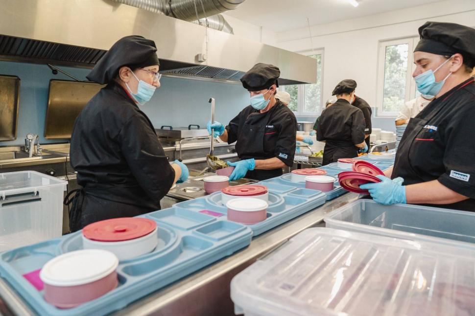 Ministrul Sănătății merge deja în spitale și gustă mâncarea pentru pacienți, la masă cu managerii unităților sanitare: „M-am convins” 988704