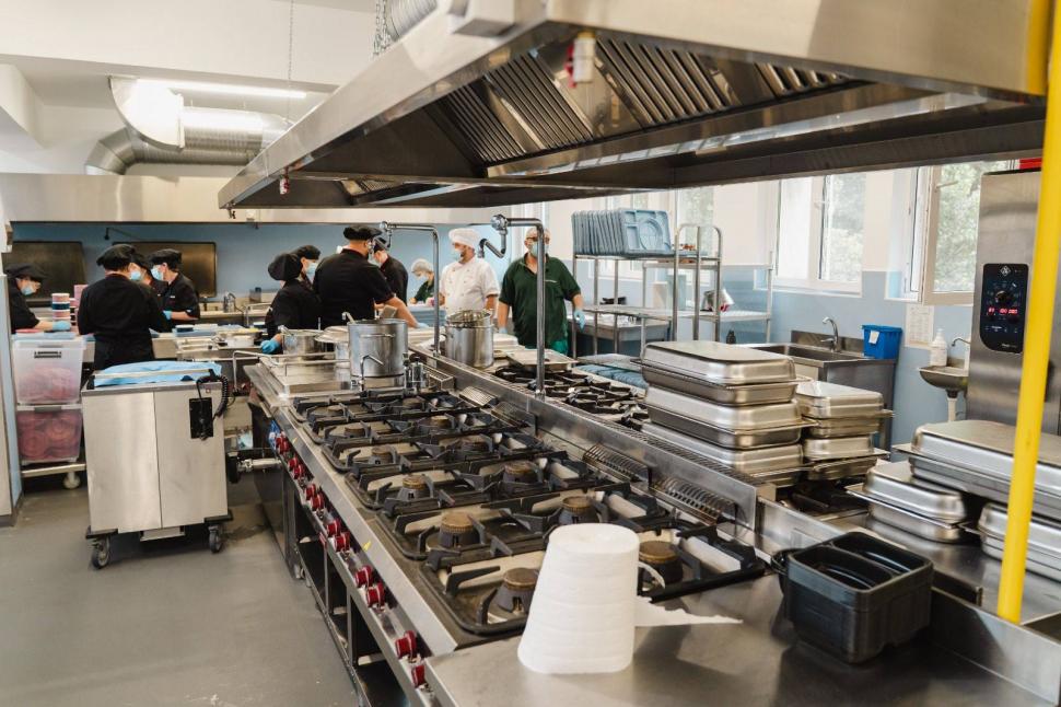 Ministrul Sănătății merge deja în spitale și gustă mâncarea pentru pacienți, la masă cu managerii unităților sanitare: „M-am convins” 988705