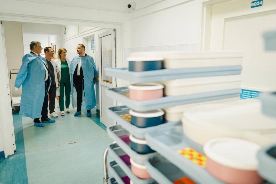Ministrul Sănătății merge deja în spitale și gustă mâncarea pentru pacienți, la masă cu managerii unităților sanitare: „M-am convins” 988707