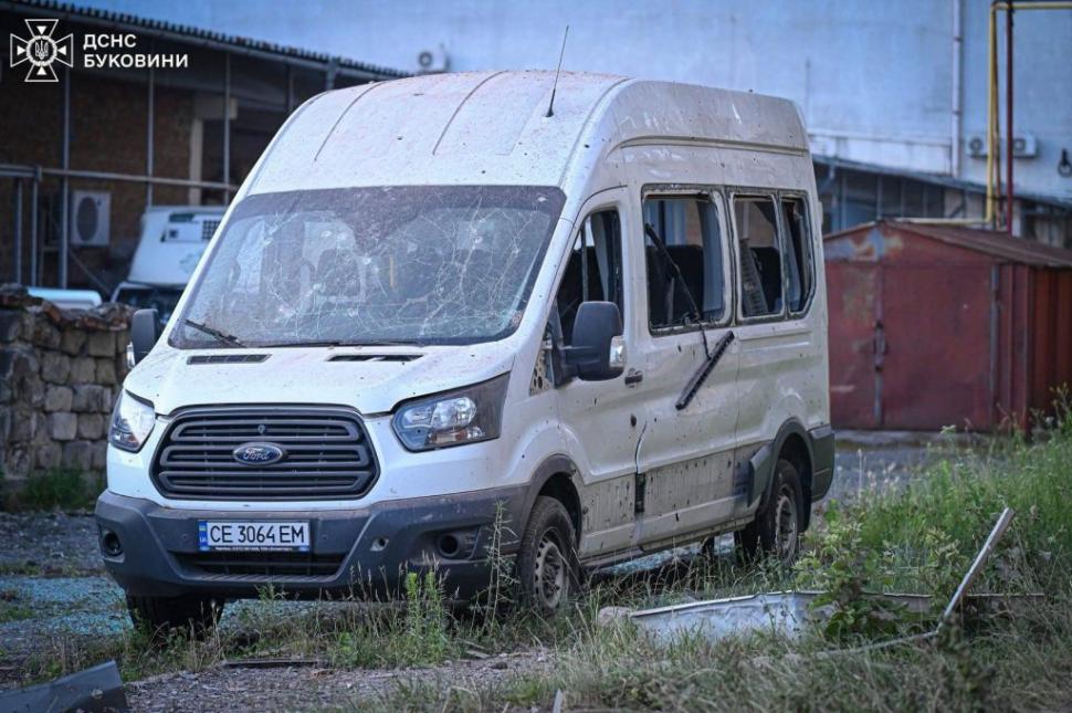 Rusia a atacat cu drone și rachete orașul Cernăuți, la 40km de România: Sunt doi morți și 14 răniți 989005