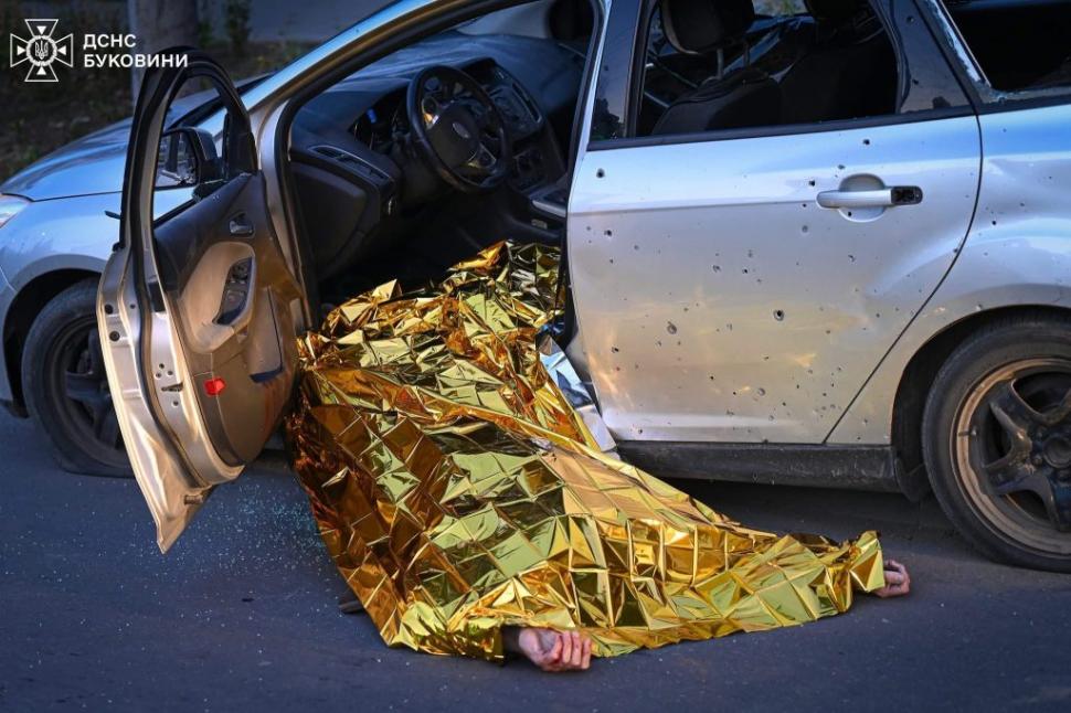 Rusia a atacat cu drone și rachete orașul Cernăuți, la 40km de România: Sunt doi morți și 14 răniți 989006