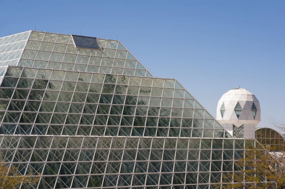 8 oameni s-au izolat total de lume timp de doi ani. Cum a transformat experimentul Biosphere 2 modul în care înțelegem viața pe Pământ 987987