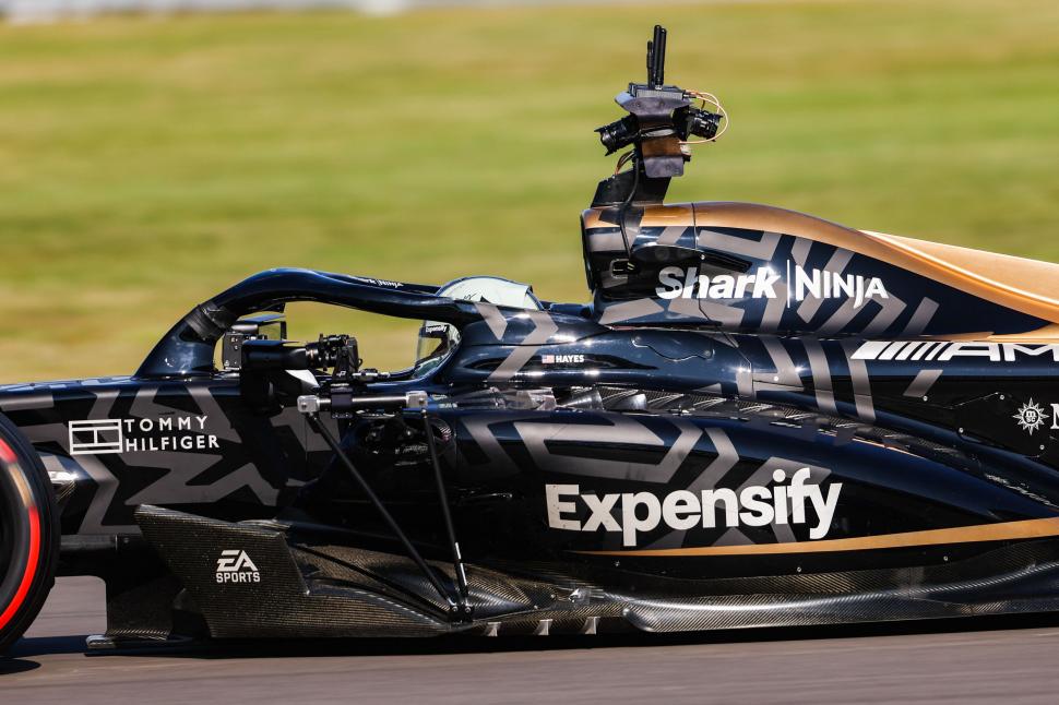 Este reală echipa APX GP din filmul Formula 1 cu Brad Pitt? Sponsorii s-au bătut pentru un loc pe echipamente și monopost 988845