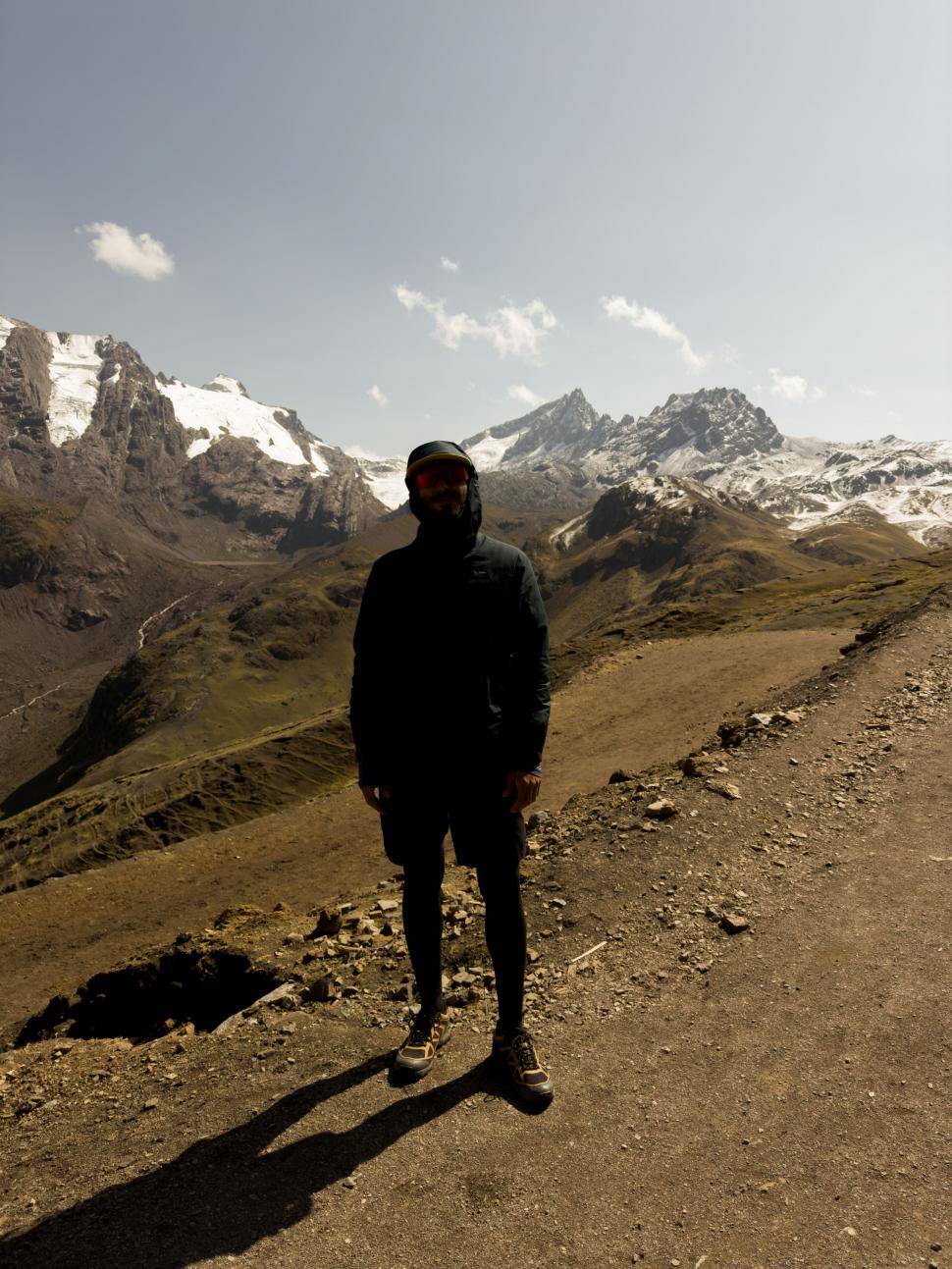 14.000 de kilometri spre sine. Povestea lui Denis, fotograful care a plecat cu bicicleta în lume după ce și-a pierdut mama și iubita 988715