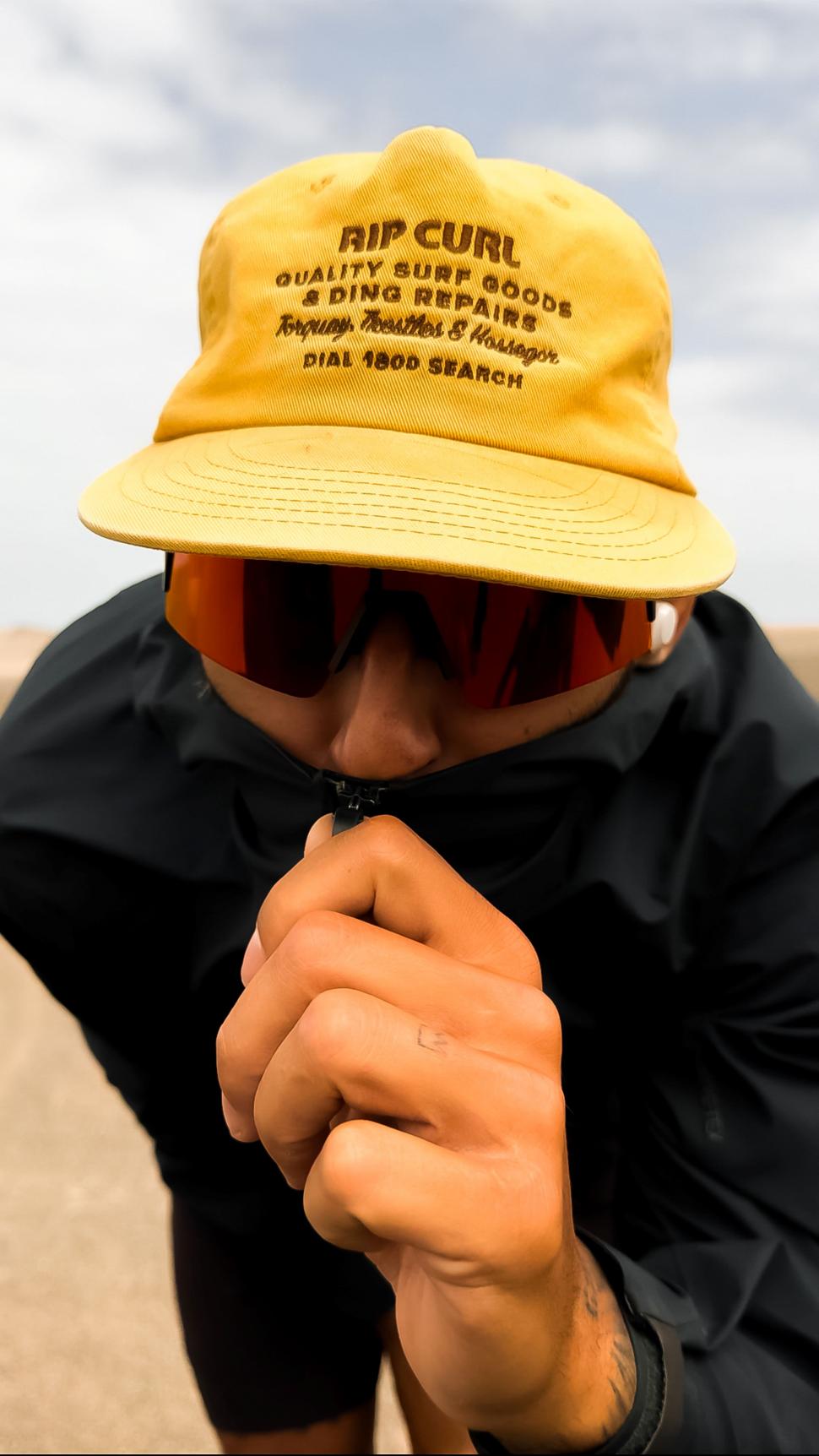 14.000 de kilometri spre sine. Povestea lui Denis, fotograful care a plecat cu bicicleta în lume după ce și-a pierdut mama și iubita 988745