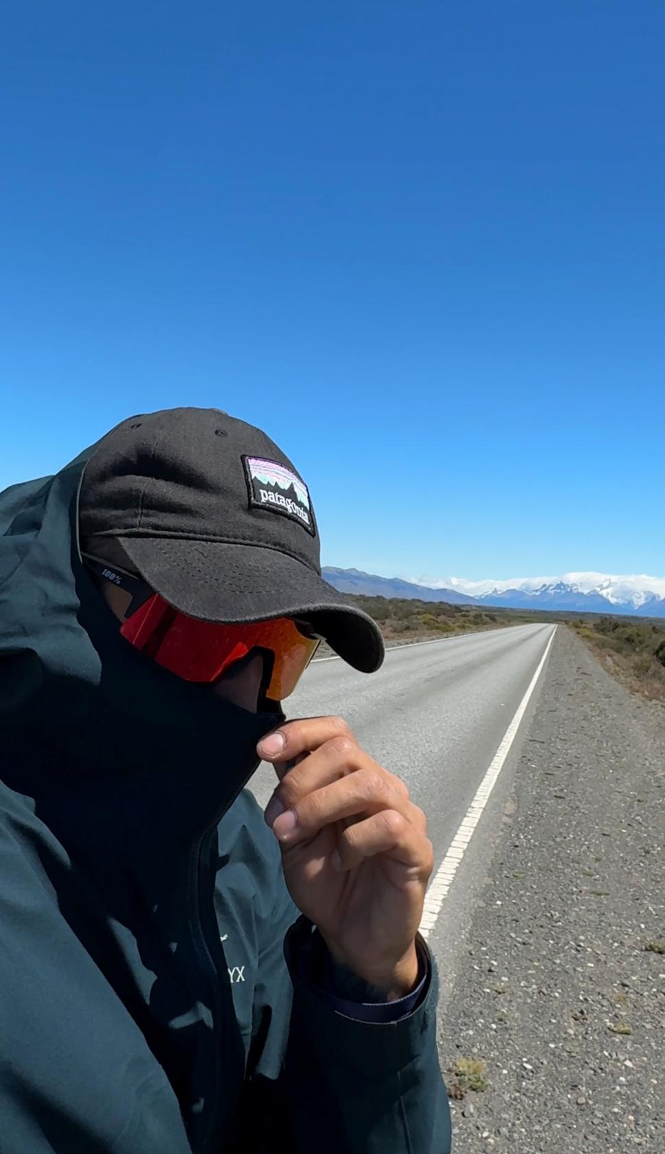 14.000 de kilometri spre sine. Povestea lui Denis, fotograful care a plecat cu bicicleta în lume după ce și-a pierdut mama și iubita 988781