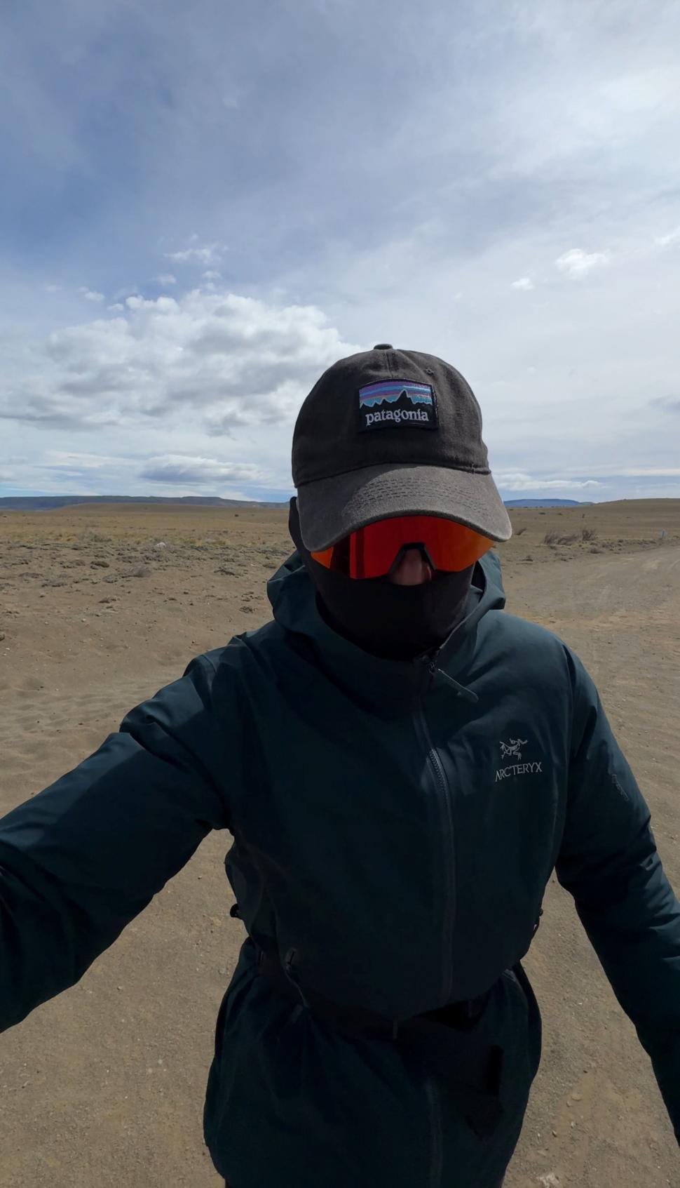 14.000 de kilometri spre sine. Povestea lui Denis, fotograful care a plecat cu bicicleta în lume după ce și-a pierdut mama și iubita 988795