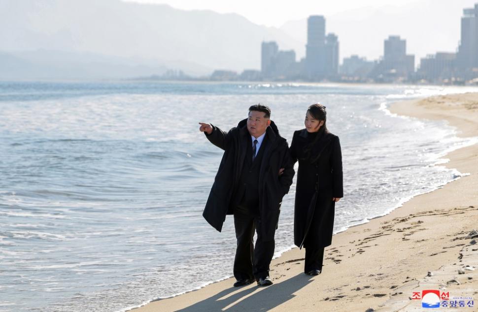 Au sosit primii turiști străini în stațiunea de lux inaugurată de Kim Jong Un: 12 ruși au plătit 1.800 de dolari pentru 7 zile 989147