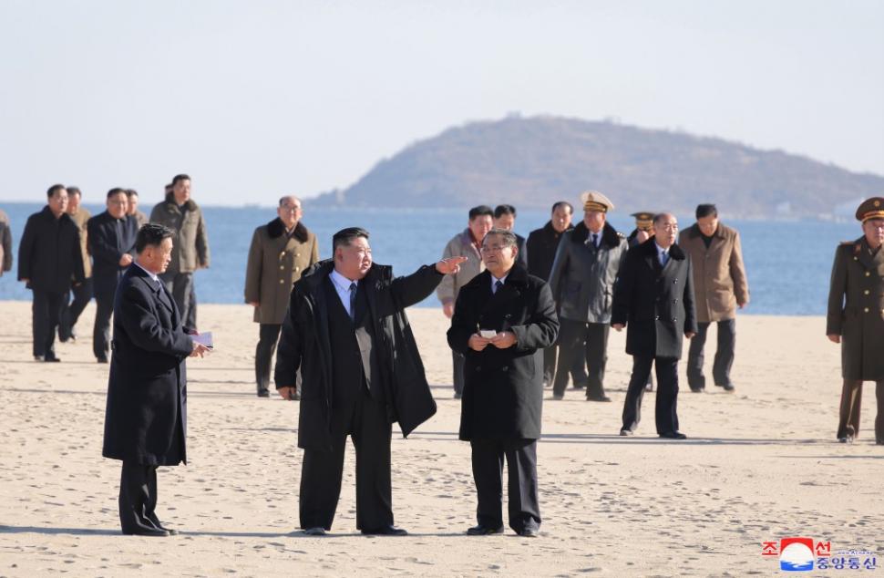 Au sosit primii turiști străini în stațiunea de lux inaugurată de Kim Jong Un: 12 ruși au plătit 1.800 de dolari pentru 7 zile 989153