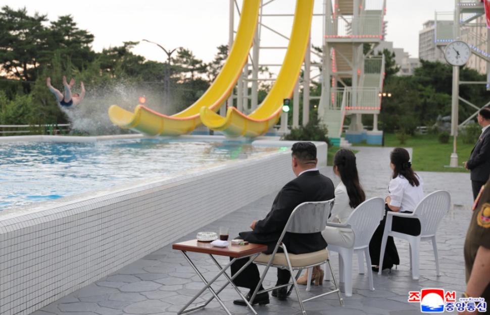 Au sosit primii turiști străini în stațiunea de lux inaugurată de Kim Jong Un: 12 ruși au plătit 1.800 de dolari pentru 7 zile 989177