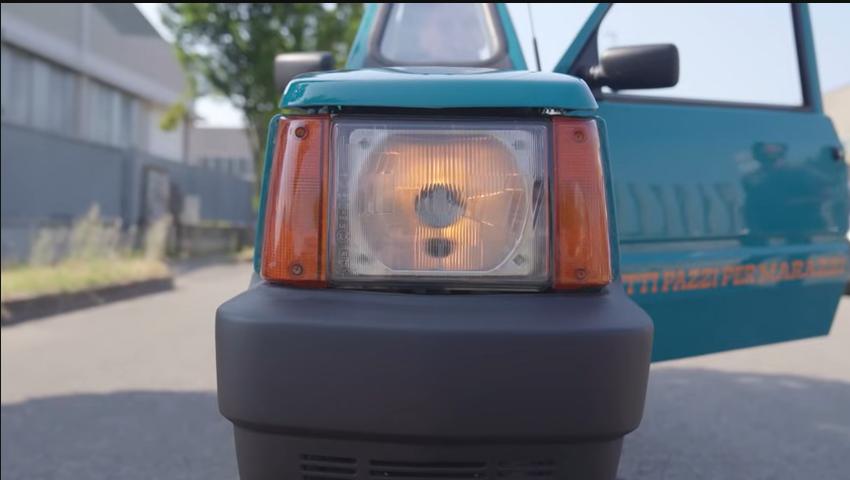 Cea mai îngustă mașină din lume are doar 50 de centimetri lățime. A fost construită de un mecanic auto din Italia 989218