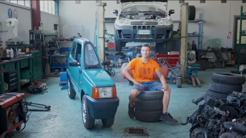 Cea mai îngustă mașină din lume are doar 50 de centimetri lățime. A fost construită de un mecanic auto din Italia 989222