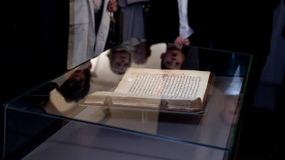 Cea mai veche bibliotecă din Ungaria se luptă să salveze 100.000 de cărți infestate cu gândaci. Secole de istorie riscă să se șteargă 989436