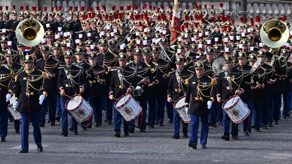 Imagini impresionante din Paris. Peste 5.000 de soldați defilează pe bulevardul Champs Elysee, de Ziua Franței 989360