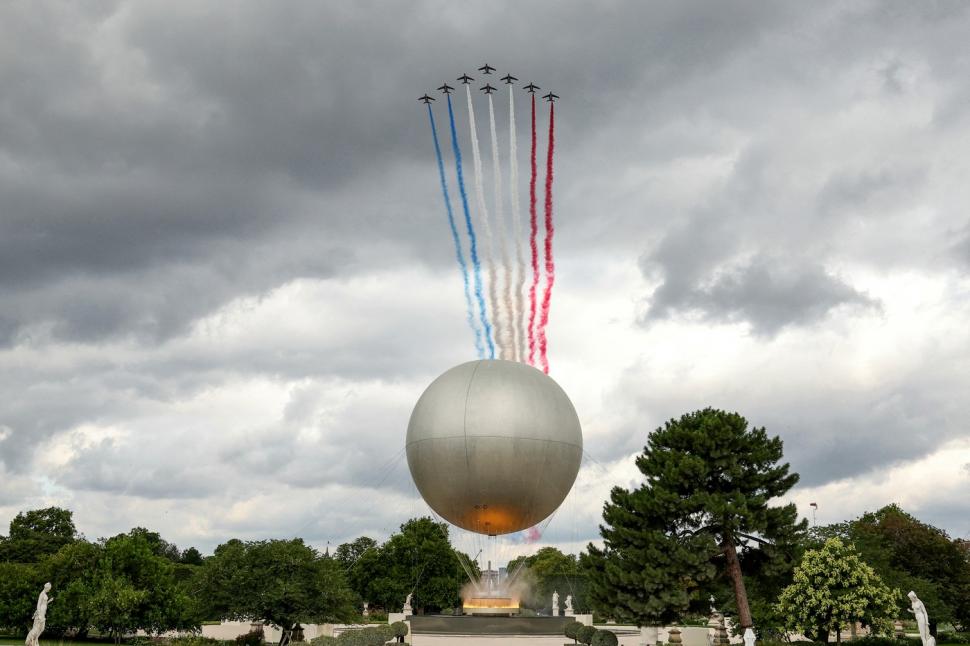 Imagini impresionante din Paris. Peste 5.000 de soldați defilează pe bulevardul Champs Elysee, de Ziua Franței 989361
