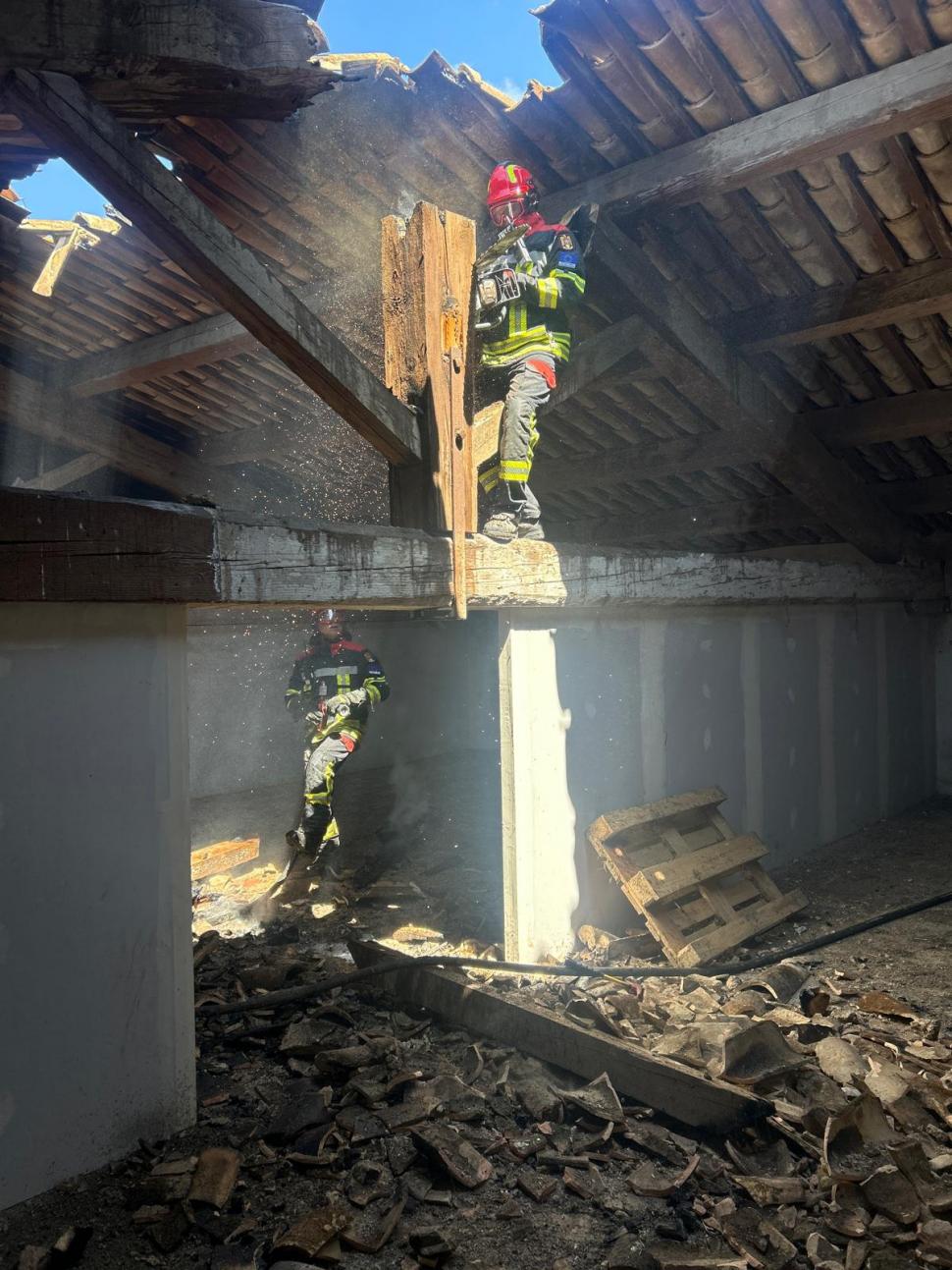 Macron le mulțumește, în limba română, pompierilor din țara noastră: „Asta înseamnă spiritul european” 989598