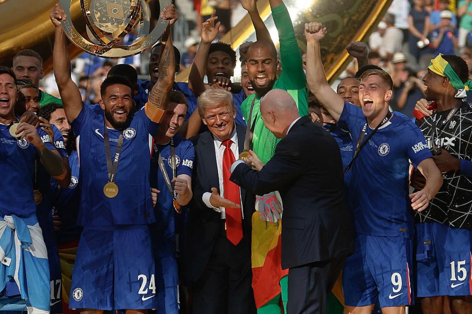 Modul ciudat în care a sărbătorit Trump alături de echipa Chelsea câștigarea Cupei Mondiale a Cluburilor: „Am fost puțin confuz” 989301