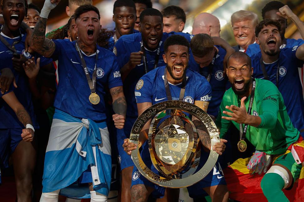 Modul ciudat în care a sărbătorit Trump alături de echipa Chelsea câștigarea Cupei Mondiale a Cluburilor: „Am fost puțin confuz” 989303