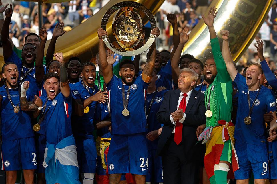 Modul ciudat în care a sărbătorit Trump alături de echipa Chelsea câștigarea Cupei Mondiale a Cluburilor: „Am fost puțin confuz” 989307
