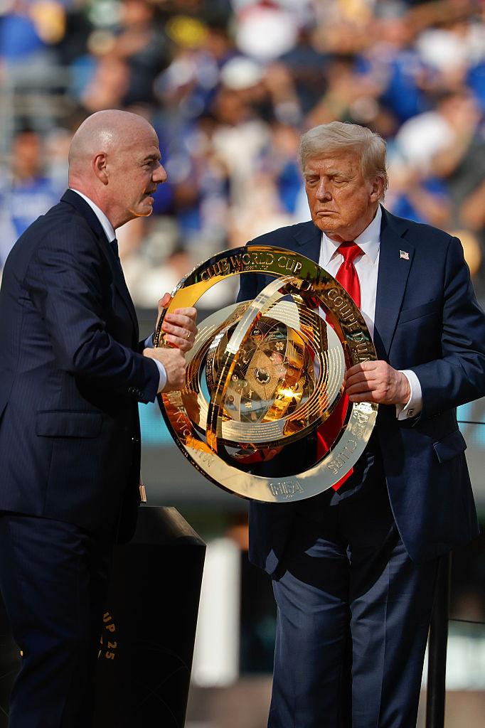 Modul ciudat în care a sărbătorit Trump alături de echipa Chelsea câștigarea Cupei Mondiale a Cluburilor: „Am fost puțin confuz” 989308