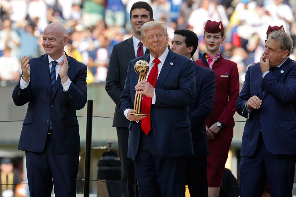 Modul ciudat în care a sărbătorit Trump alături de echipa Chelsea câștigarea Cupei Mondiale a Cluburilor: „Am fost puțin confuz” 989313