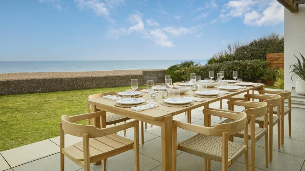 Un fost taximetrist, care a trăit toată viața cu chirie într-o garsonieră, a câștigat la tombolă o vilă de 4,6 milioane € 989412