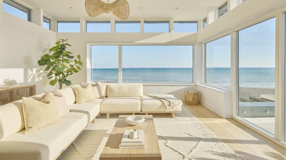 Un fost taximetrist, care a trăit toată viața cu chirie într-o garsonieră, a câștigat la tombolă o vilă de 4,6 milioane € 989414