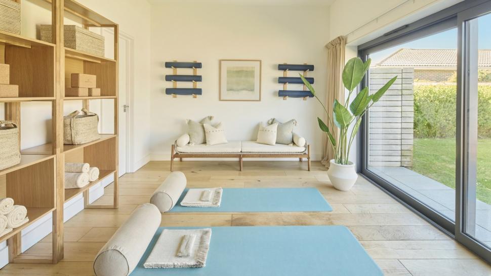 Un fost taximetrist, care a trăit toată viața cu chirie într-o garsonieră, a câștigat la tombolă o vilă de 4,6 milioane € 989415