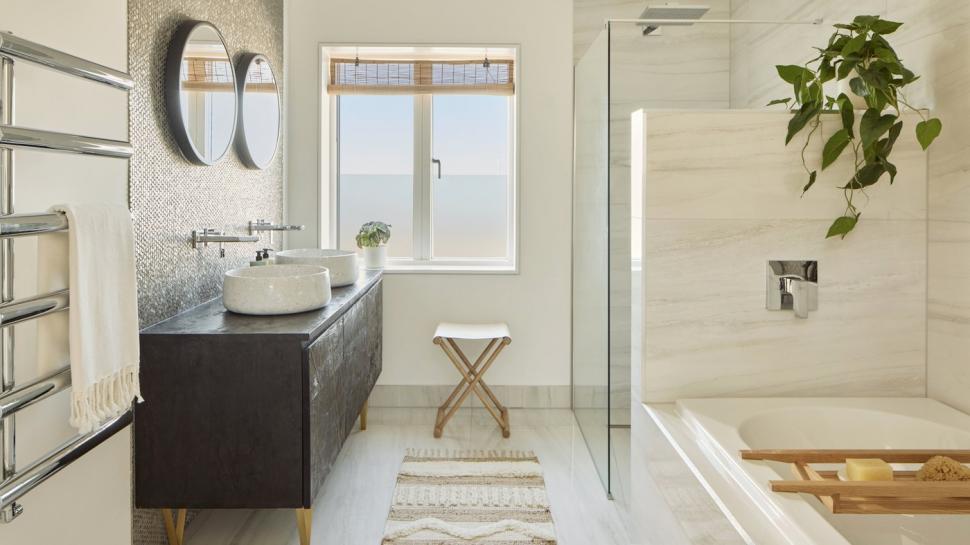 Un fost taximetrist, care a trăit toată viața cu chirie într-o garsonieră, a câștigat la tombolă o vilă de 4,6 milioane € 989420