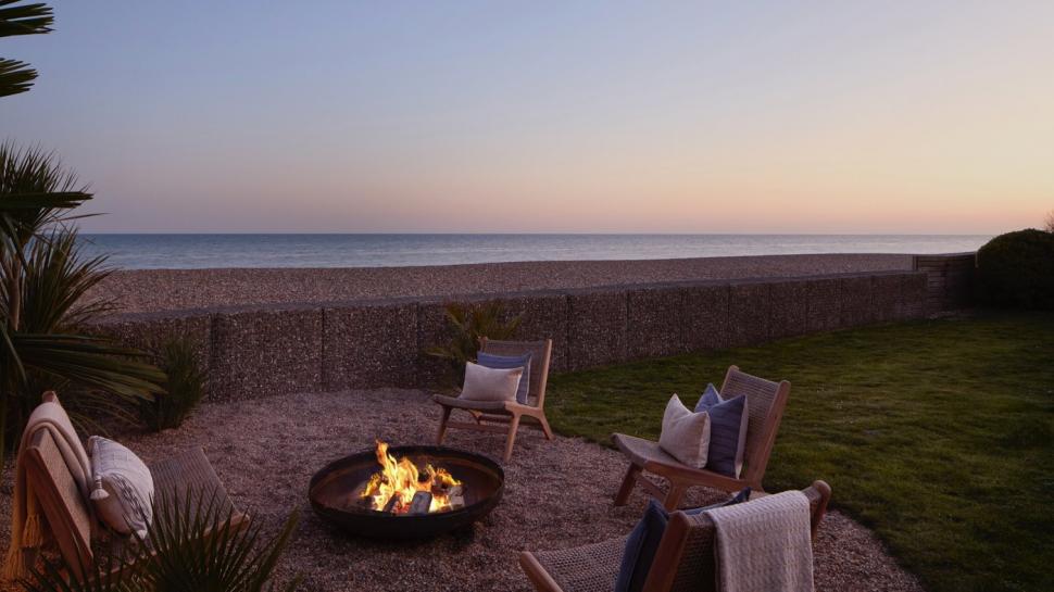 Un fost taximetrist, care a trăit toată viața cu chirie într-o garsonieră, a câștigat la tombolă o vilă de 4,6 milioane € 989422