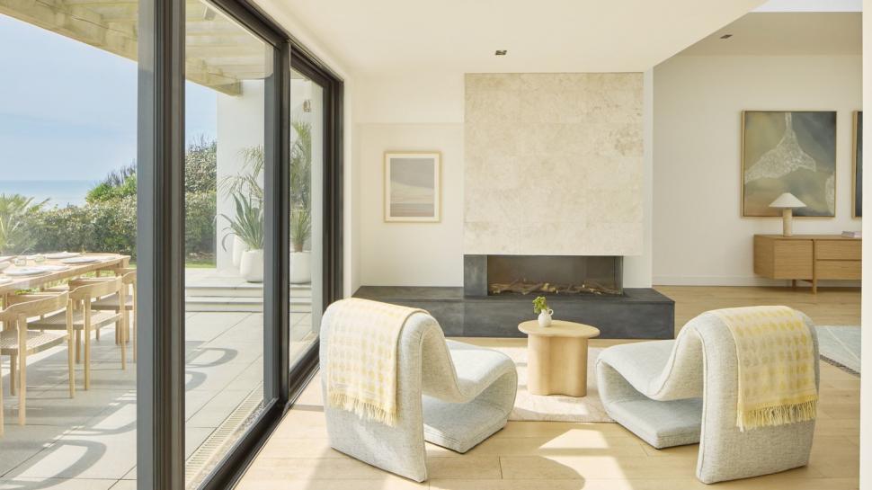 Un fost taximetrist, care a trăit toată viața cu chirie într-o garsonieră, a câștigat la tombolă o vilă de 4,6 milioane € 989423