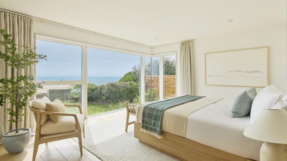 Un fost taximetrist, care a trăit toată viața cu chirie într-o garsonieră, a câștigat la tombolă o vilă de 4,6 milioane € 989428