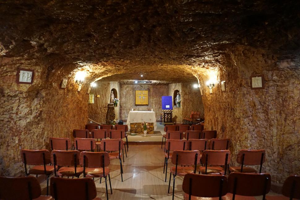 „Capitala mondială a opalului” unde aproape toți oamenii stau în case și hoteluri sub pământ: Cum arată orașul care apare și în Mad Max 989729