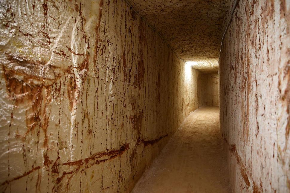 „Capitala mondială a opalului” unde aproape toți oamenii stau în case și hoteluri sub pământ: Cum arată orașul care apare și în Mad Max 989730