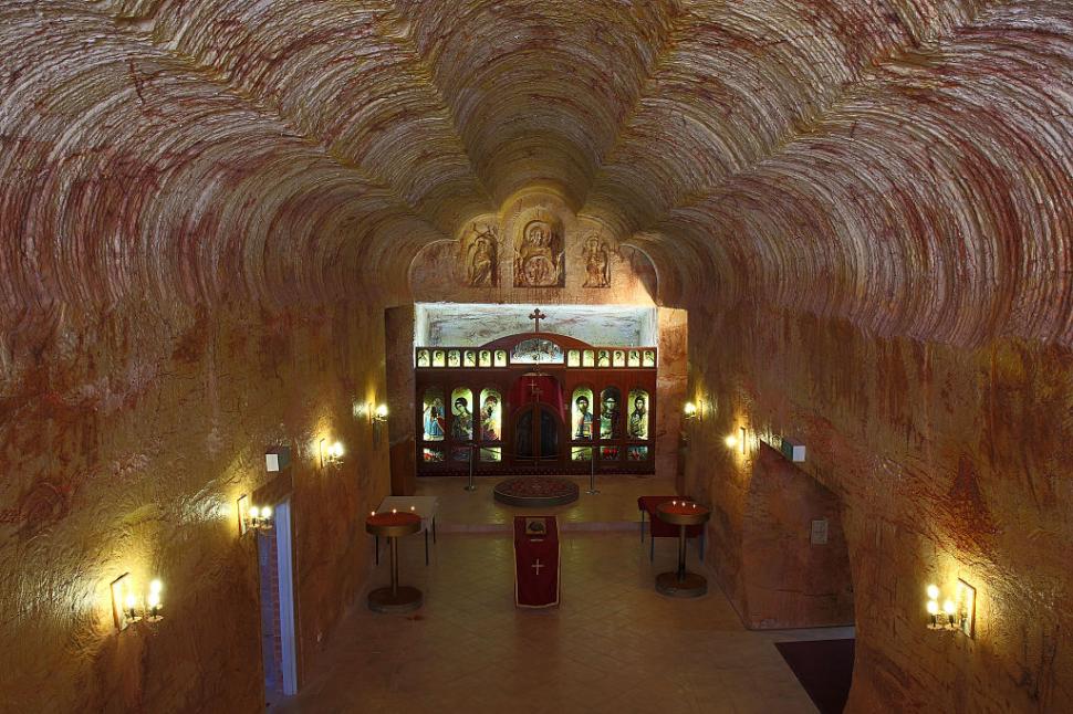 „Capitala mondială a opalului” unde aproape toți oamenii stau în case și hoteluri sub pământ: Cum arată orașul care apare și în Mad Max 989740