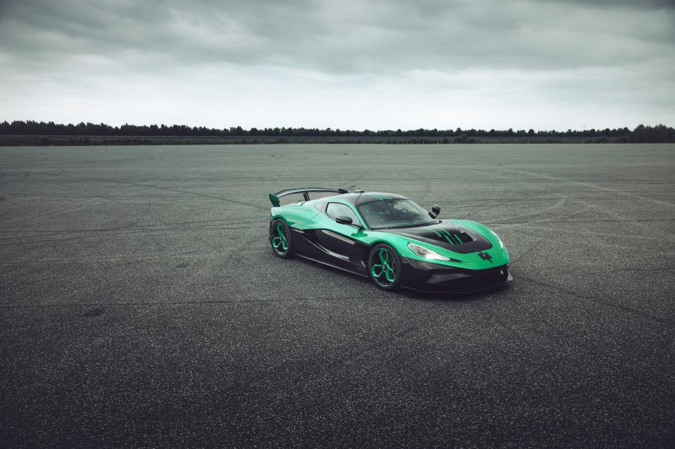 "Cea mai rapidă maşină electrică" a stabilit 24 de recorduri mondiale. În cât timp atinge 400 de km/h şi care e viteza maximă posibilă 989973