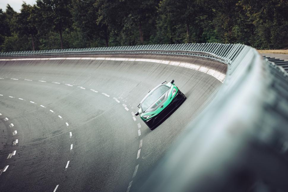 "Cea mai rapidă maşină electrică" a stabilit 24 de recorduri mondiale. În cât timp atinge 400 de km/h şi care e viteza maximă posibilă 989974