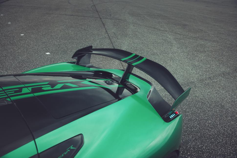 "Cea mai rapidă maşină electrică" a stabilit 24 de recorduri mondiale. În cât timp atinge 400 de km/h şi care e viteza maximă posibilă 989978