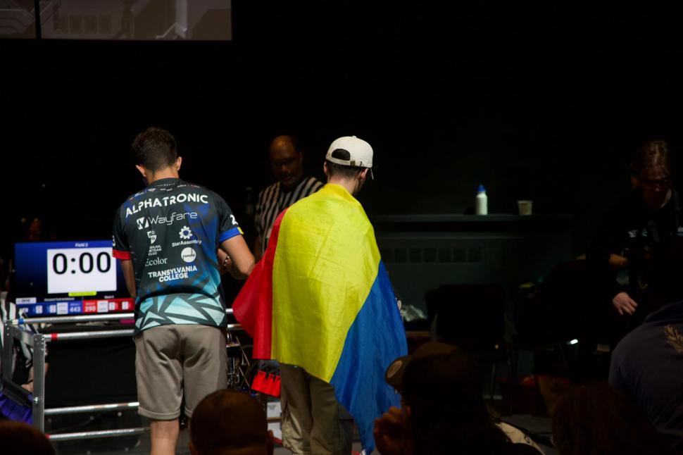 O echipă de liceeni din Pitești a învins giganții SUA și China la cel mai prestigios concurs de robotică din lume 989471